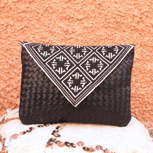 Luna Clutch in Noir